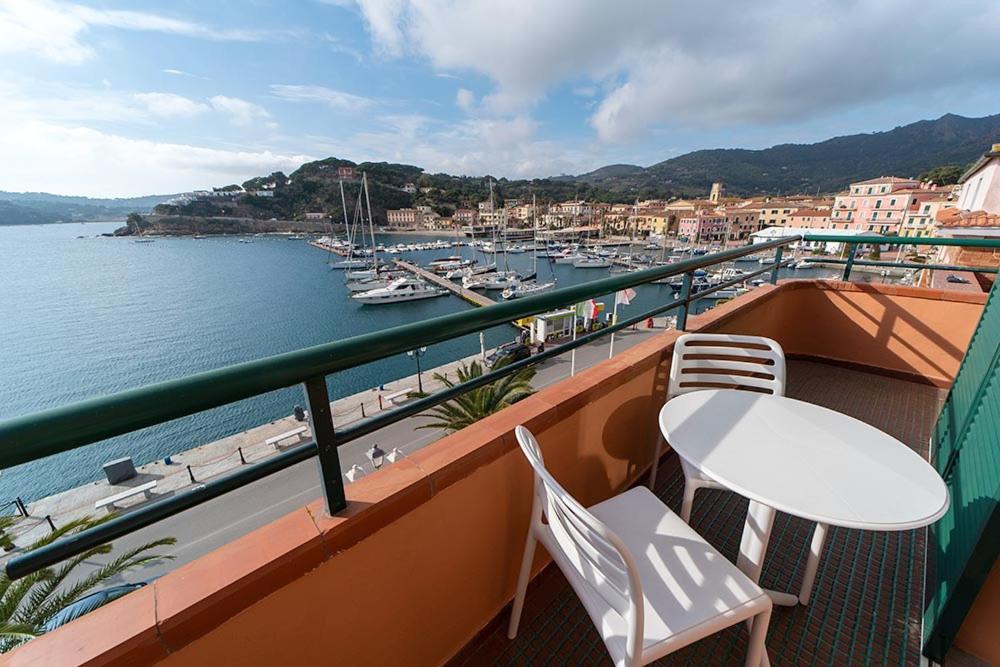 Hotel Belmare Porto Azzurro Bagian luar foto