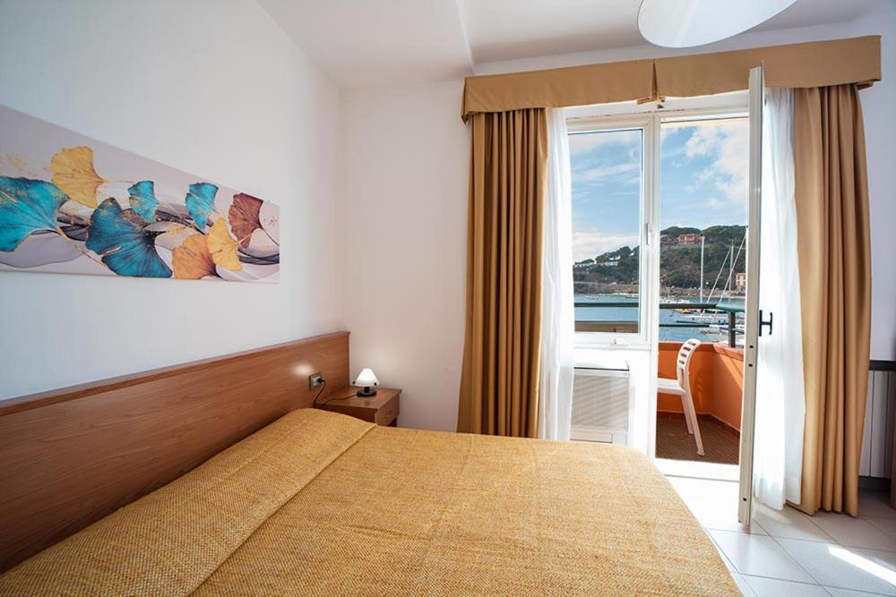 Hotel Belmare Porto Azzurro Bagian luar foto