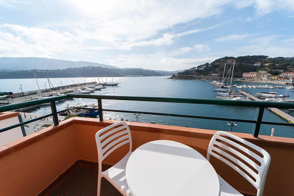 Hotel Belmare Porto Azzurro Bagian luar foto