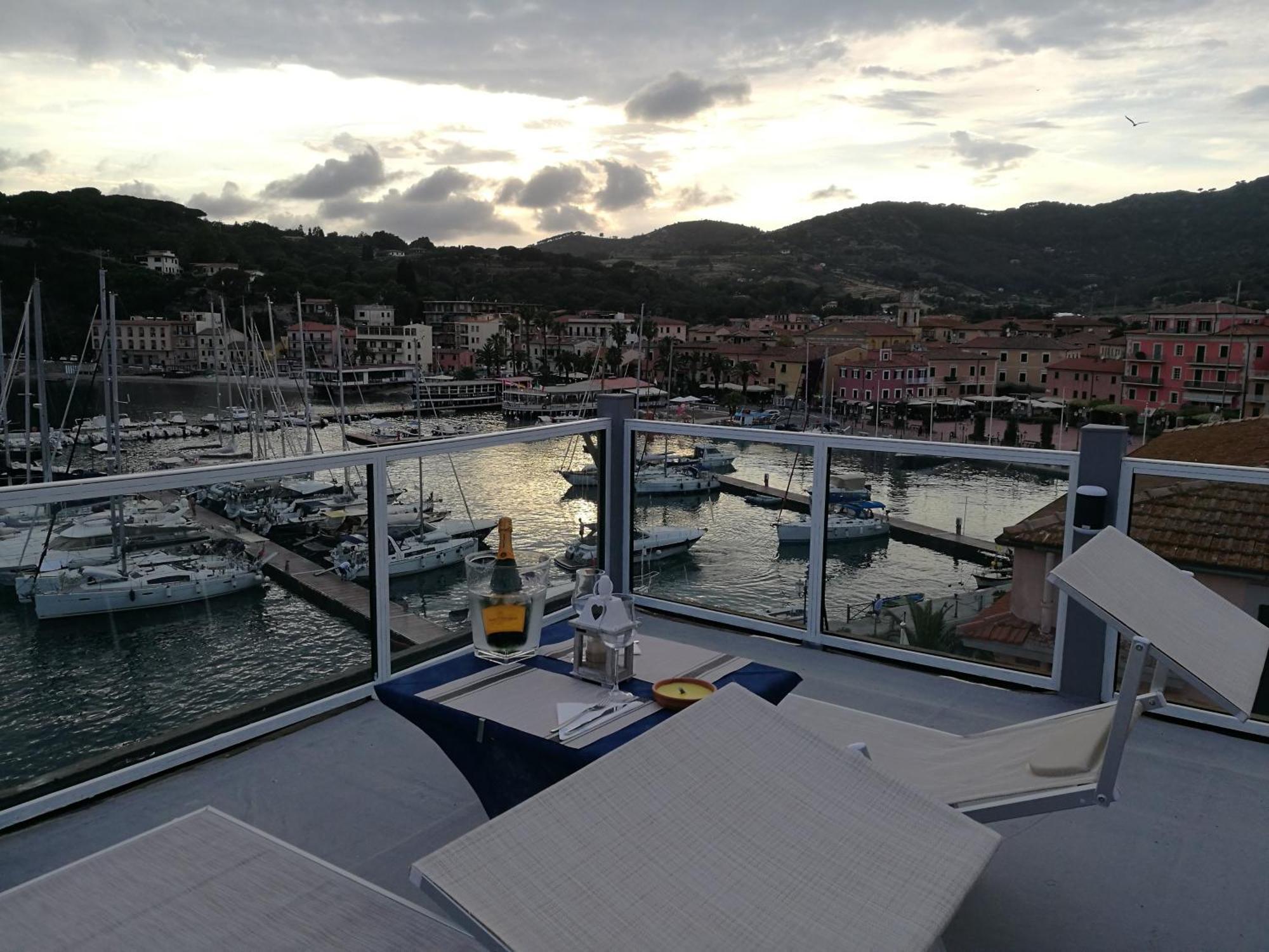 Hotel Belmare Porto Azzurro Bagian luar foto