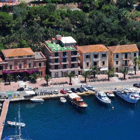 Hotel Belmare Porto Azzurro Bagian luar foto