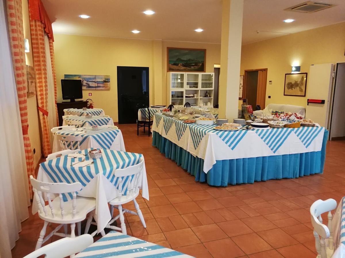 Hotel Belmare Porto Azzurro Bagian luar foto